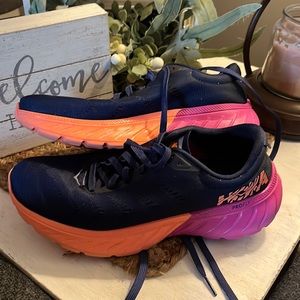 Women size 7 very comfortable nice walking shoe or workout shoe